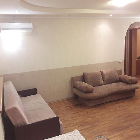 Appartment Near M. 23 Serpnya Harkiv Exterior foto