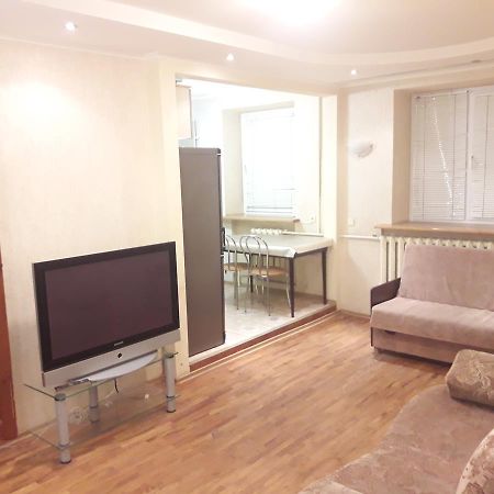 Appartment Near M. 23 Serpnya Harkiv Exterior foto